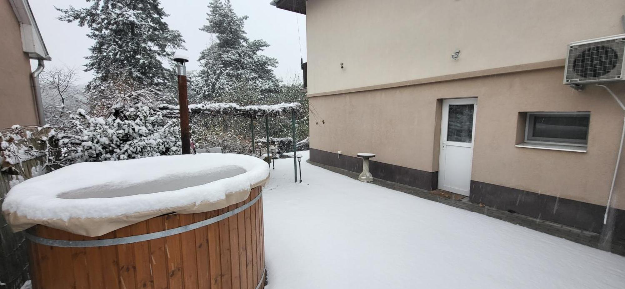 Lugas Apartman Miskolctapolca 2 Haloszoba Dezsa Es Jakuzzi Koezel A Barlangfuerdohoez Exterior foto