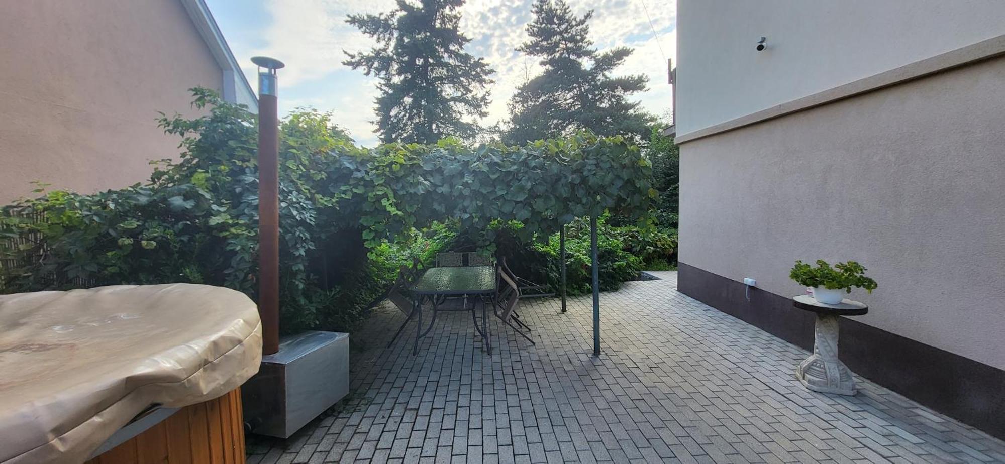 Lugas Apartman Miskolctapolca 2 Haloszoba Dezsa Es Jakuzzi Koezel A Barlangfuerdohoez Exterior foto